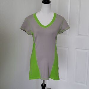Melaleuca Women's Green V-Neck Top
